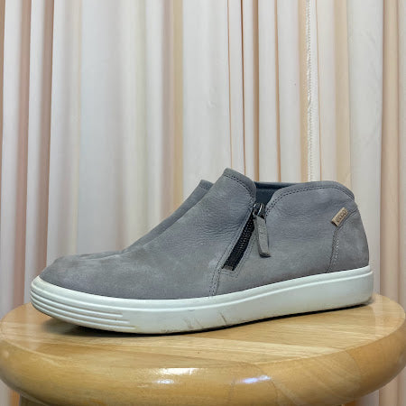 Slip On ECCO Size 8.5