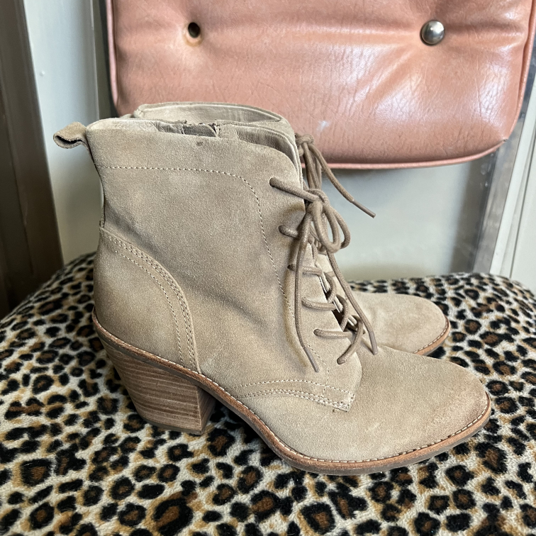 Boots Sofft Size 7
