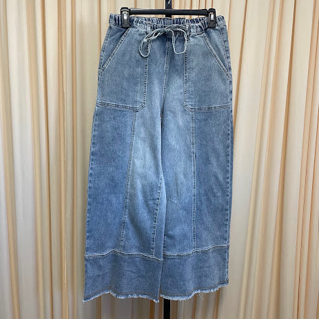 Jeans . Size 6