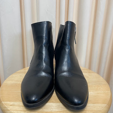 Booties Life Stride Size 9.5