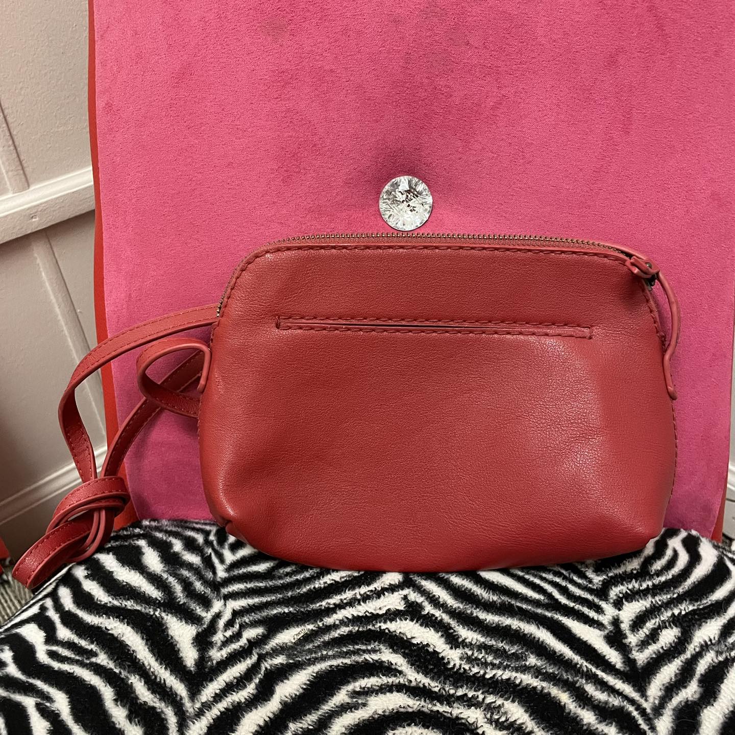 Crossbody Universal Thread