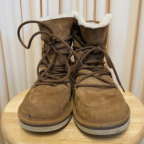 Boots UGG Size 8
