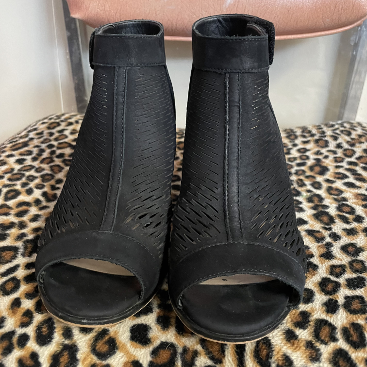 Heels Vince Camuto Size 5.5