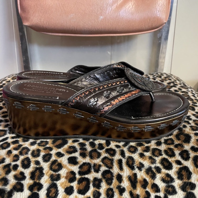 Sandals Donald J Pliner Size 8.5