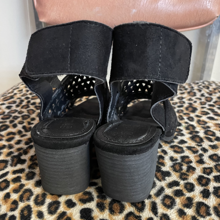 Heels Nature Breeze Size 5.5