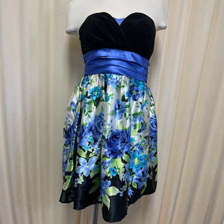 Dresses Trixxi Size Medium