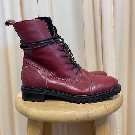 Boots Mark Jenkins Size 9