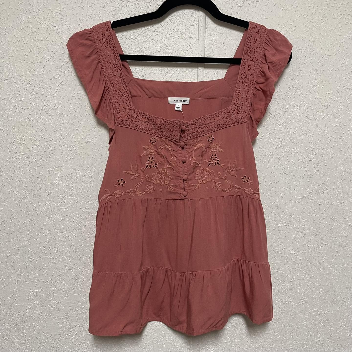 Top eyeshadow Size Medium