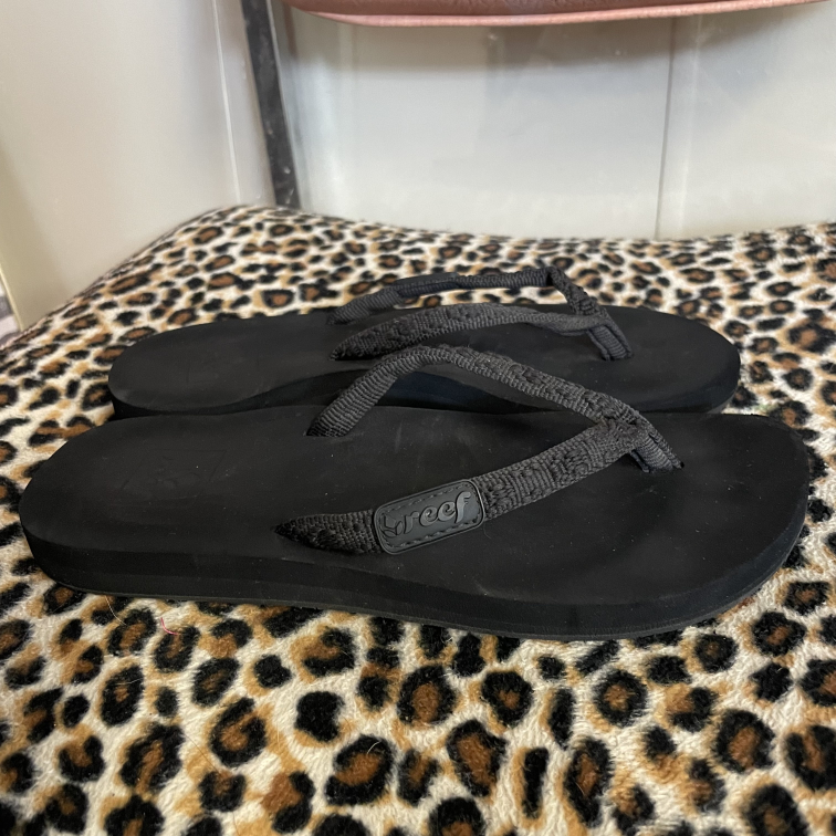 Sandals Reef Size 5