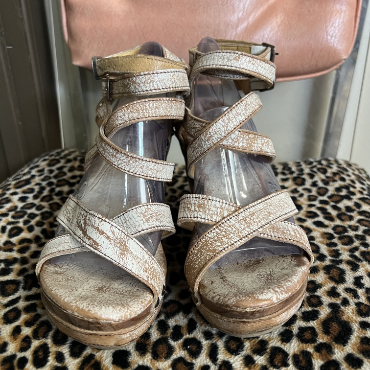 Heels Bed Stu Size 10