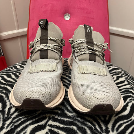 Sneakers On Cloud Size 10.5