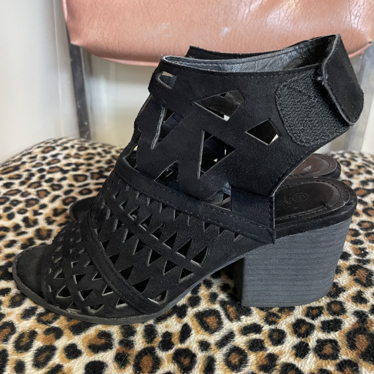 Heels Nature Breeze Size 5.5