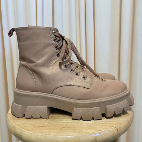 Boots Steve Madden Size 8.5