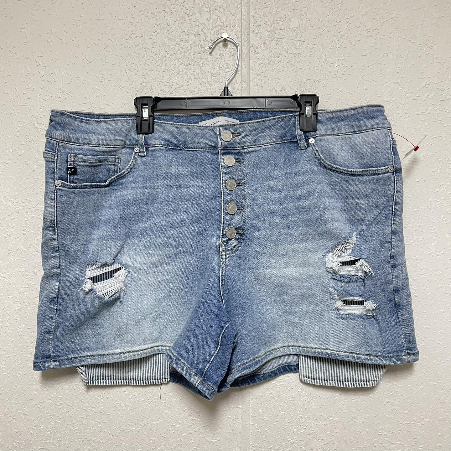 Shorts Kancan Size 22