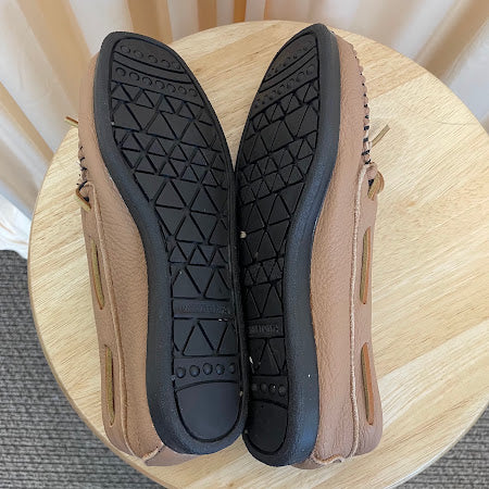 Flats Minnetonka Size 7.5