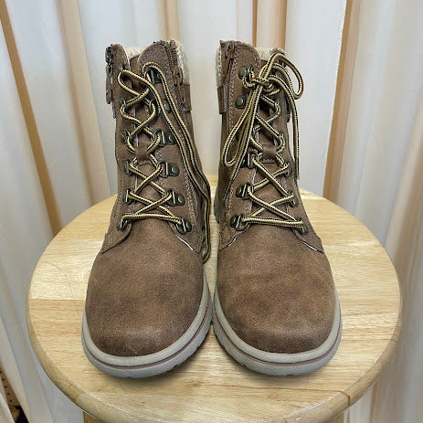 Boots Cliffs Size 7.5