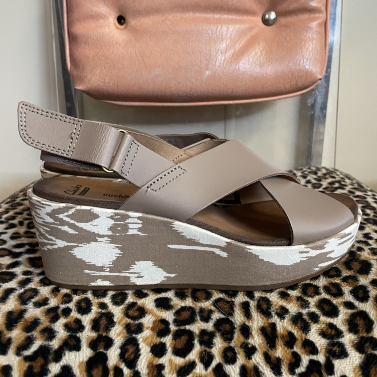 Sandals Clarks Size 8