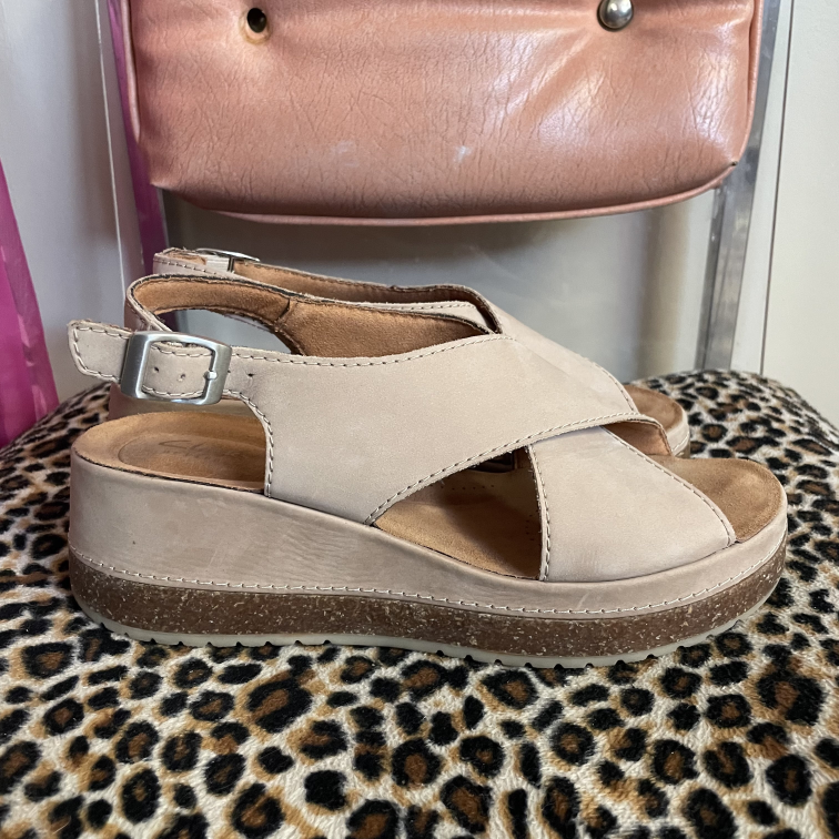 Sandals Clarks Size 8.5