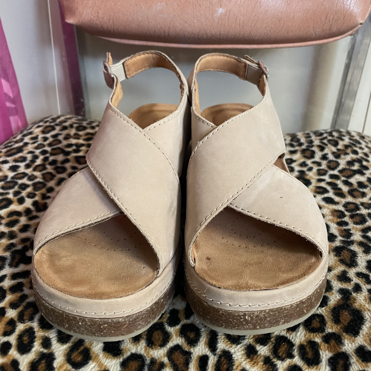 Sandals Clarks Size 8.5