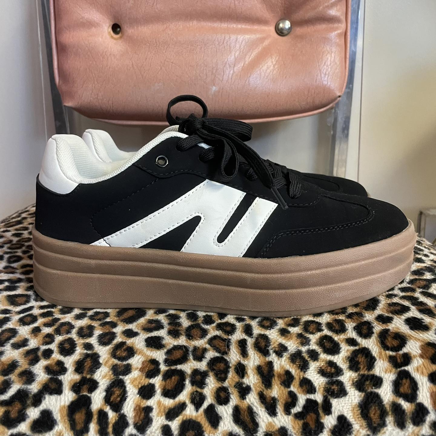 Sneakers La Sheelah Size 10