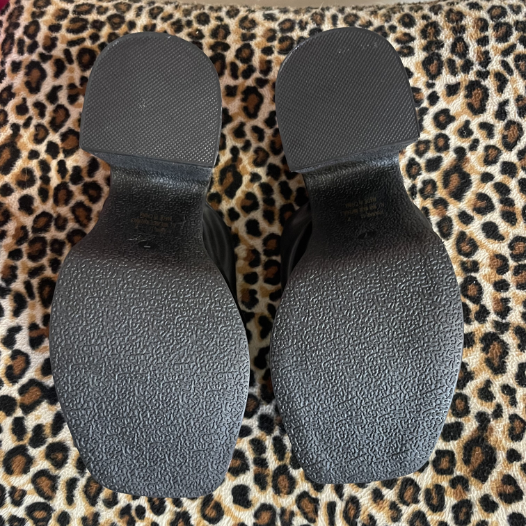 Heels MC Size 7