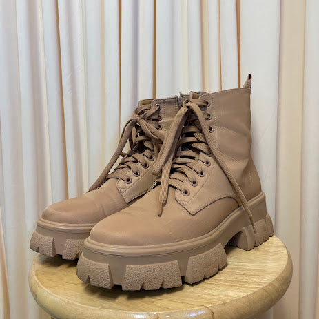 Boots Steve Madden Size 8.5