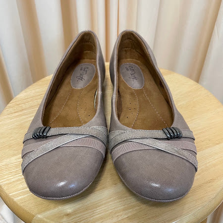 Flats Sofft Size 8.5