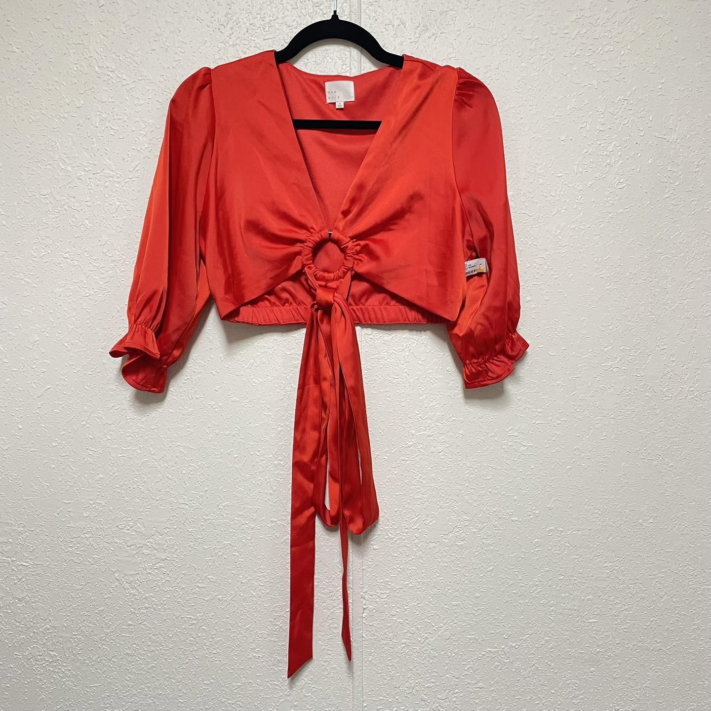 Top dee elly Size Medium