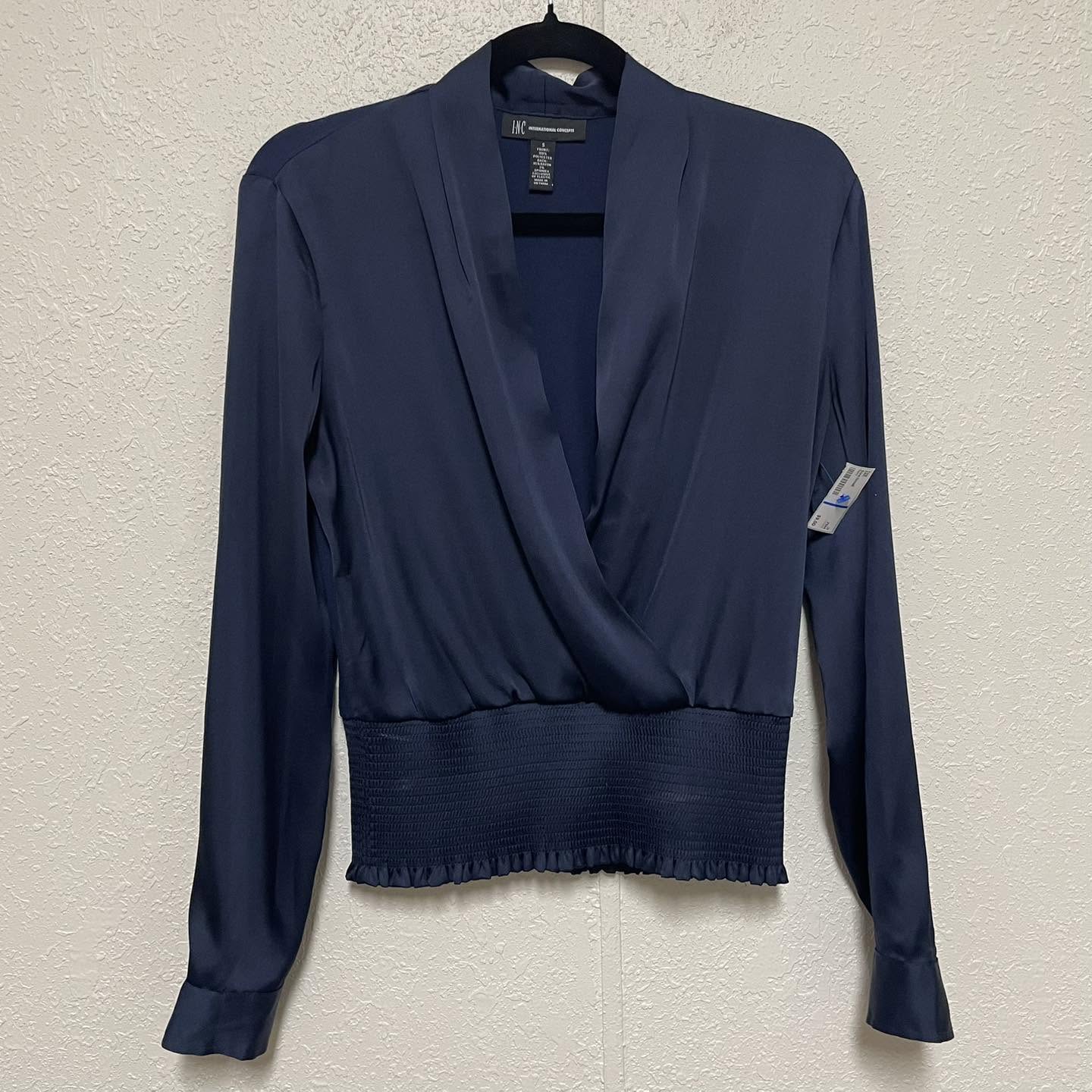 Top INC Size Small