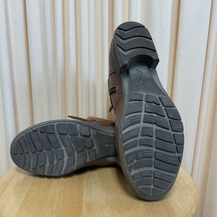 Boots Clarks Size 9