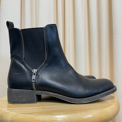 Boots Rocket Dog Size 9.5