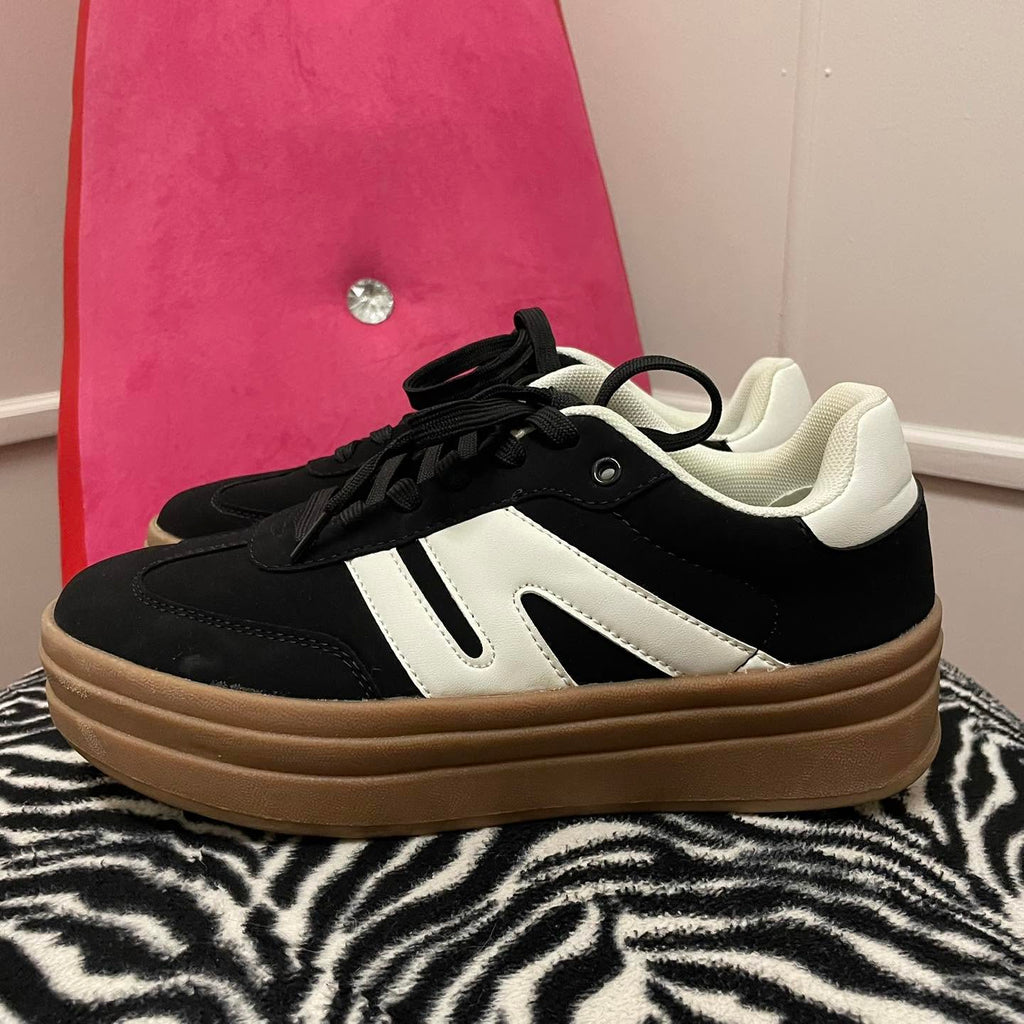 Sneakers La Sheelah Size 10