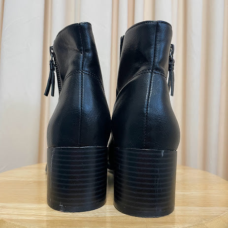Booties Life Stride Size 9.5