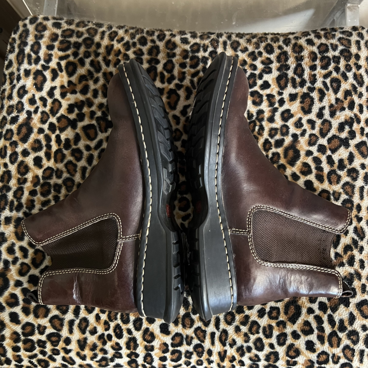 Boots Born Size 7