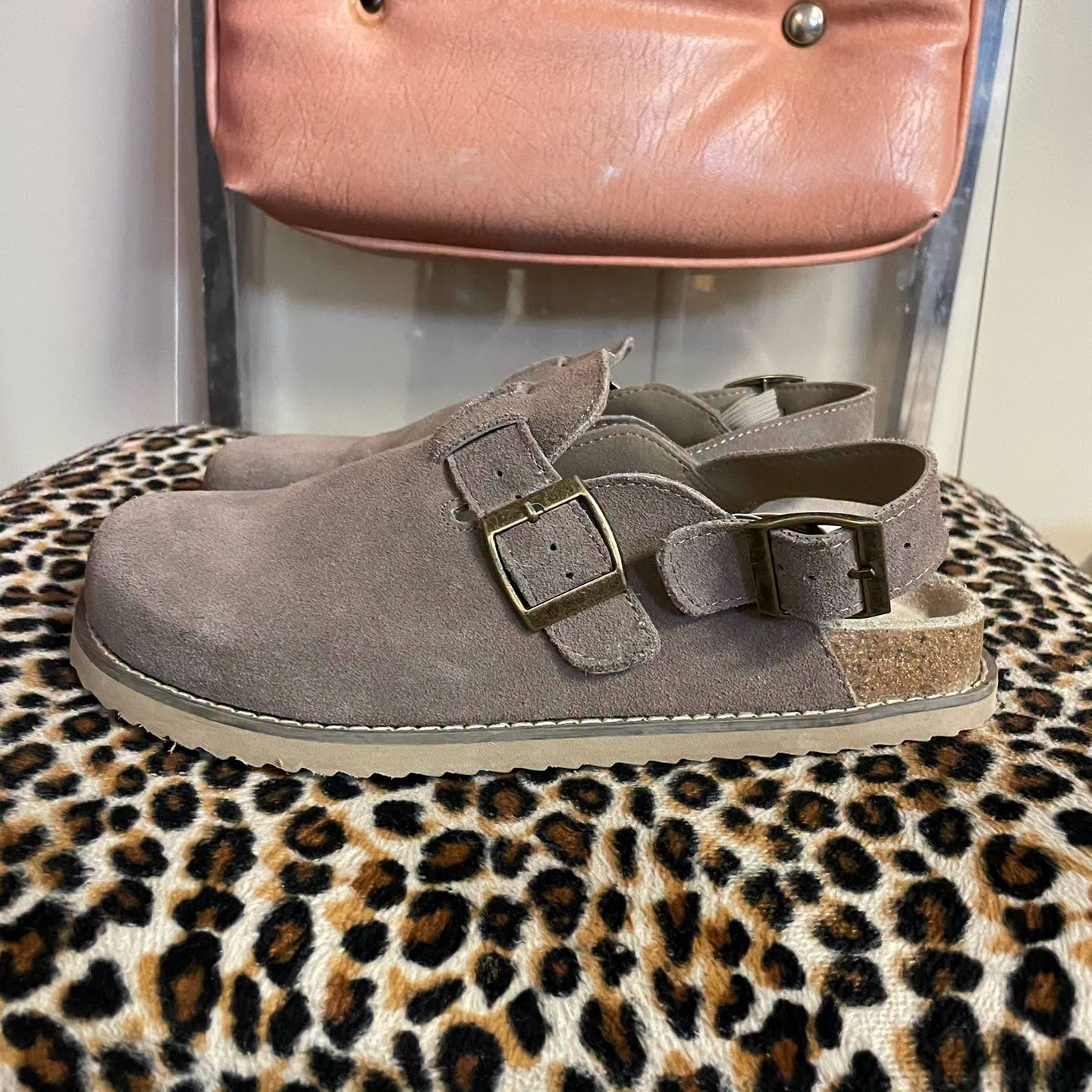 Clogs Cushionaire Size 8
