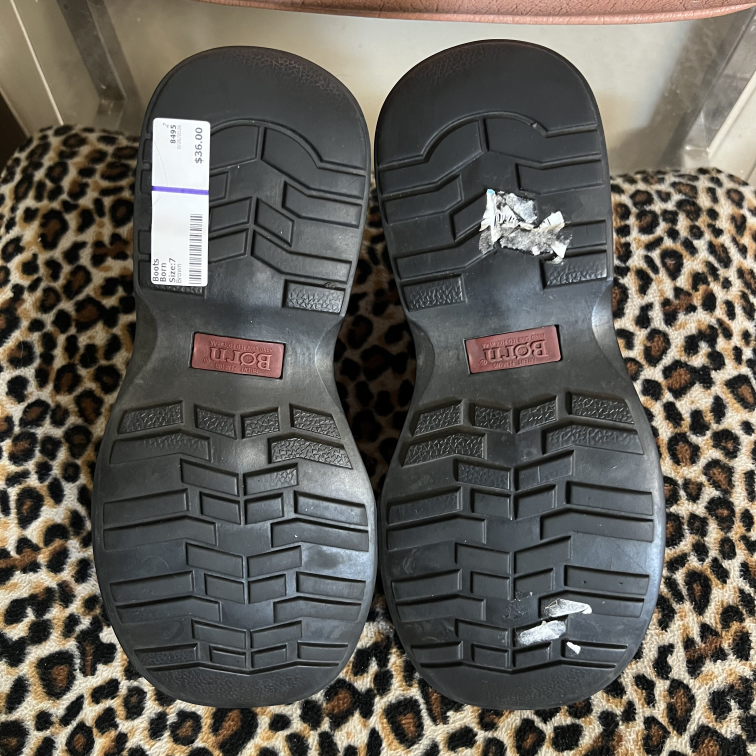 Boots Born Size 7