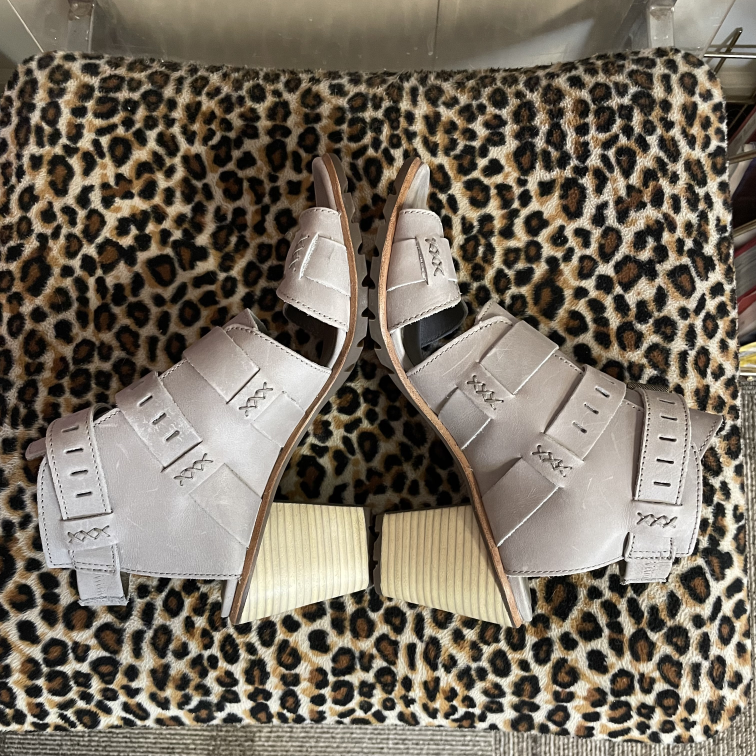 Heels Sorel Size 9