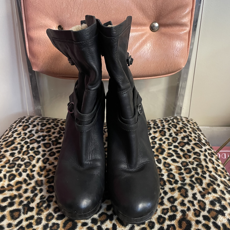 Boots UGG Size 8