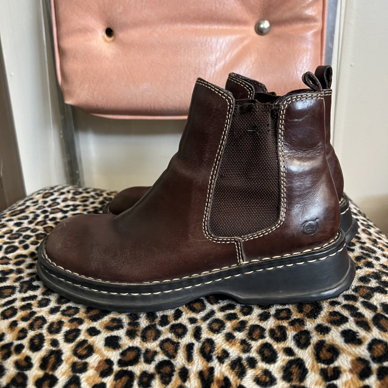 Boots Born Size 7