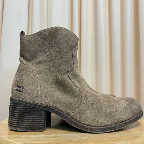 Booties Billabong Size 9