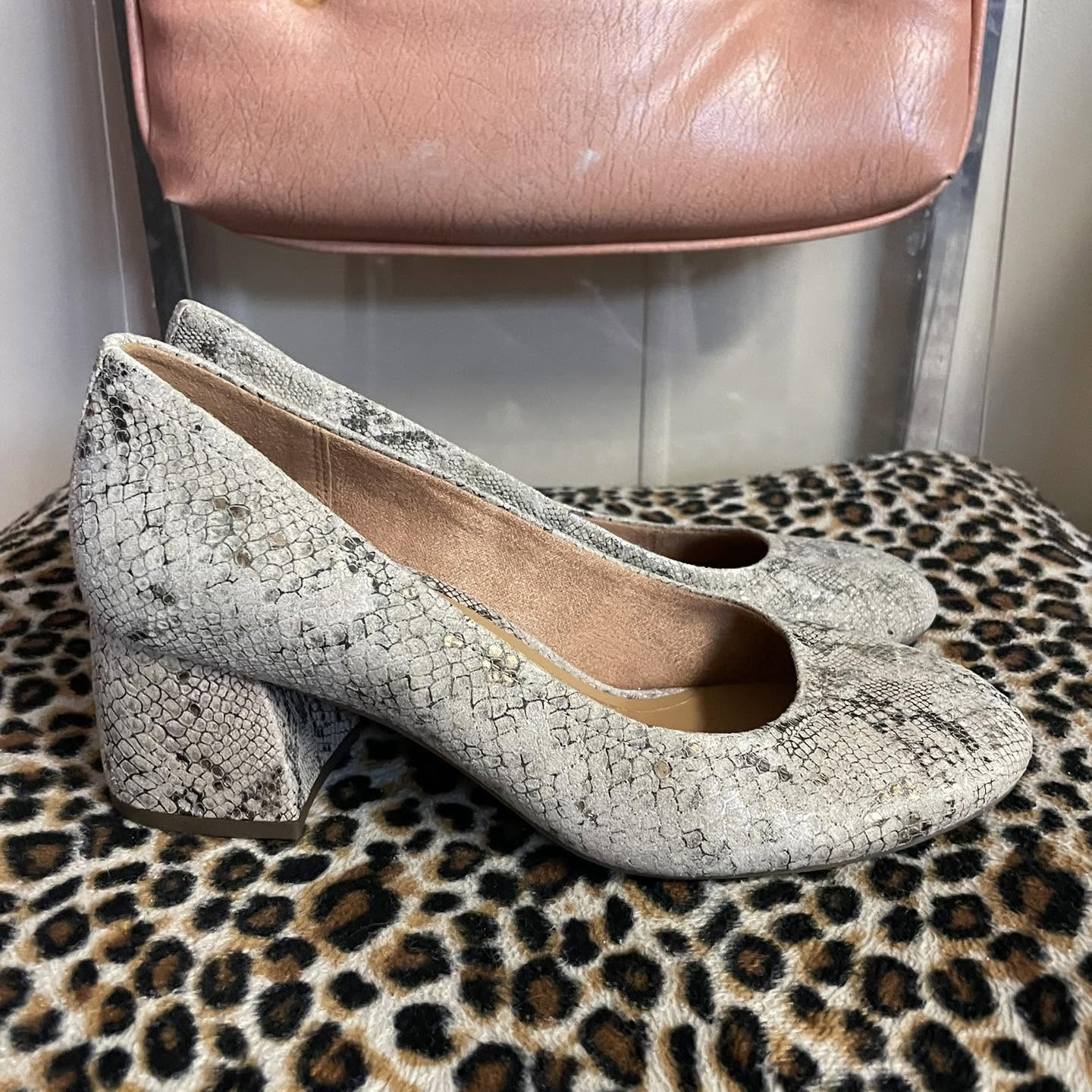Heels Vionic Size 8
