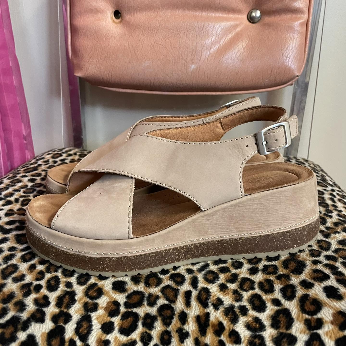 Sandals Clarks Size 8.5