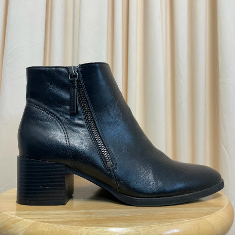 Booties Life Stride Size 9.5