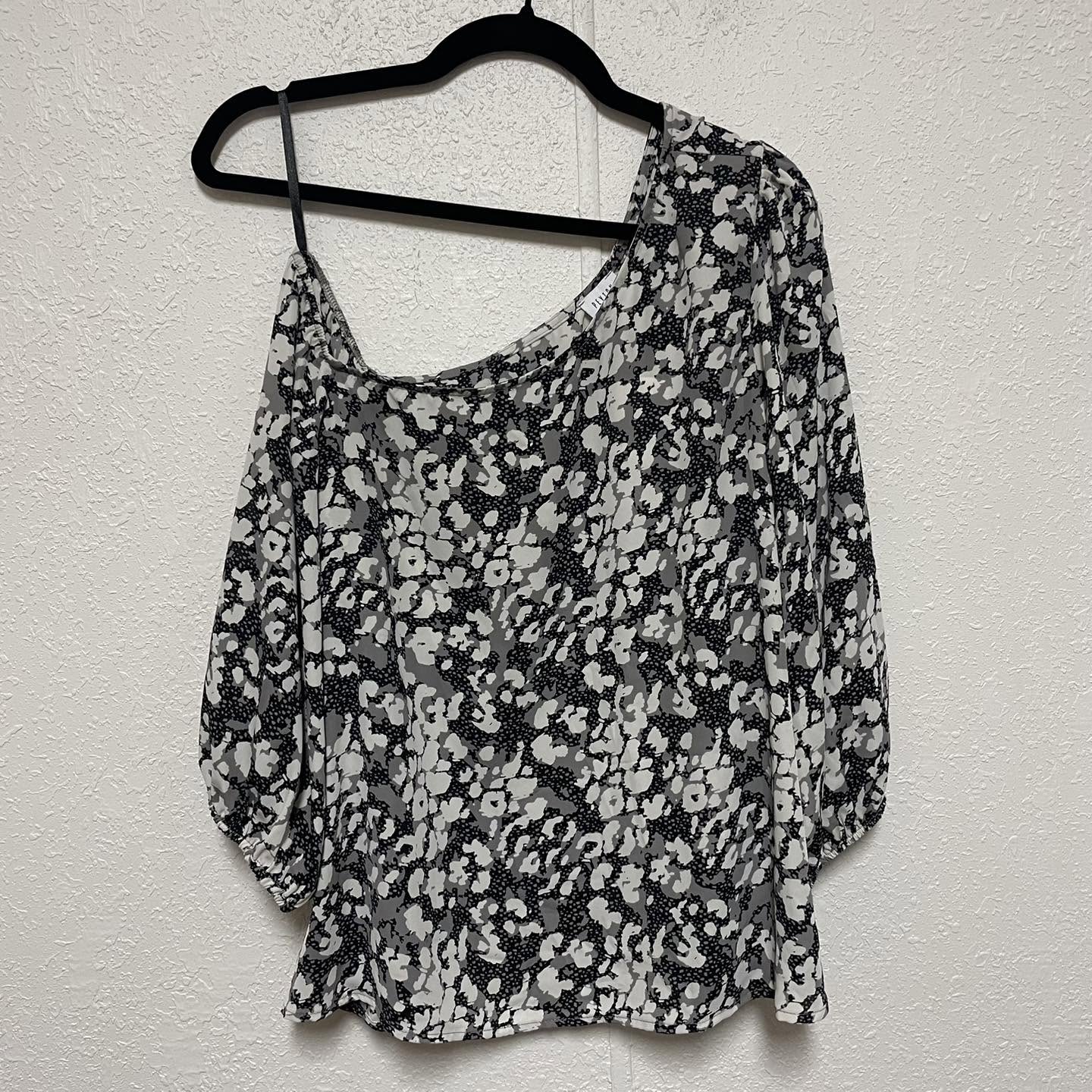 Top Peyton Jensen Size Large