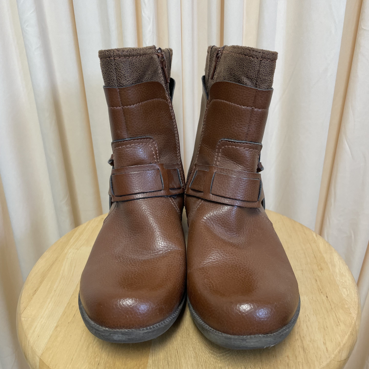 Boots Clarks Size 9