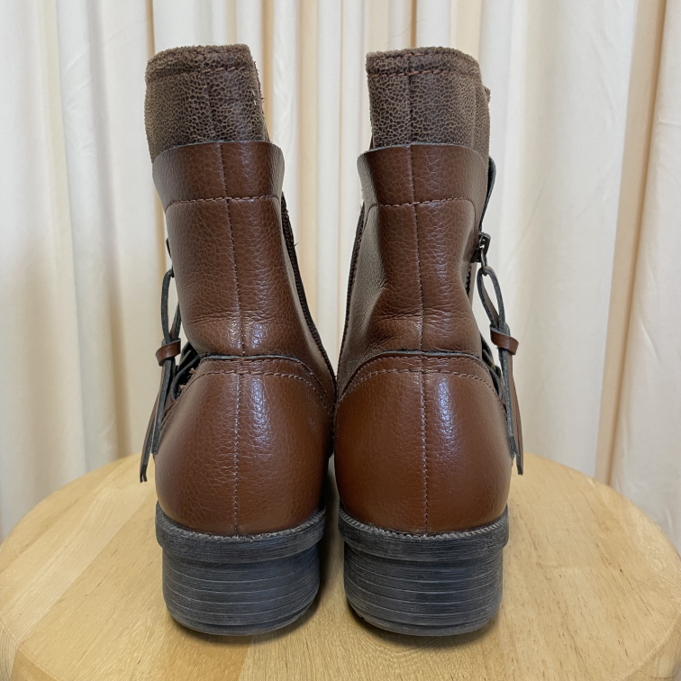 Boots Clarks Size 9