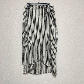 Skirts Black Tape Size Medium