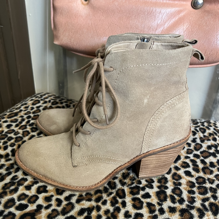 Boots Sofft Size 7