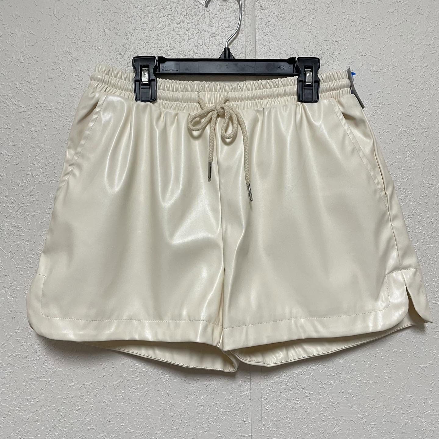 Shorts entro Size Small