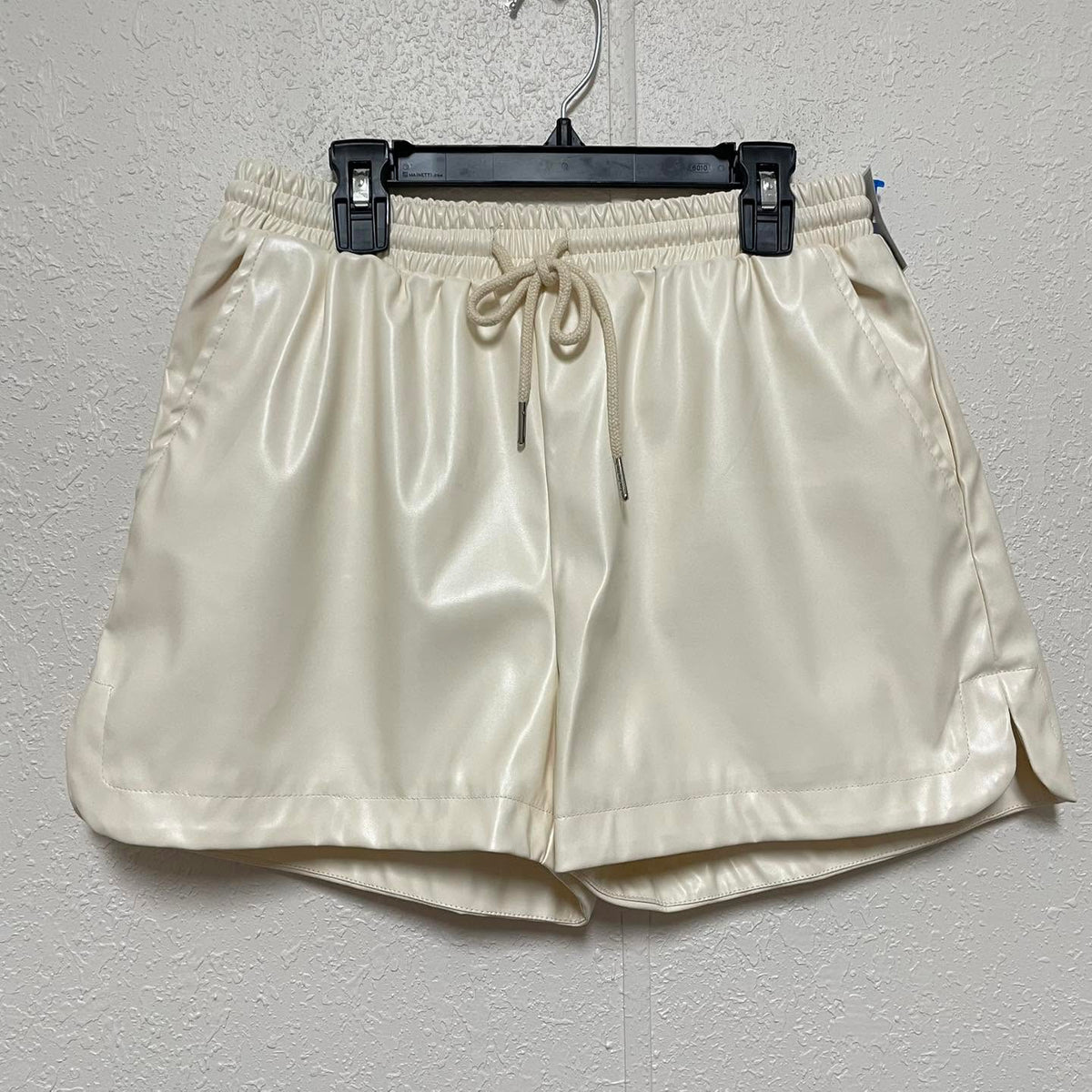 Shorts entro Size Small